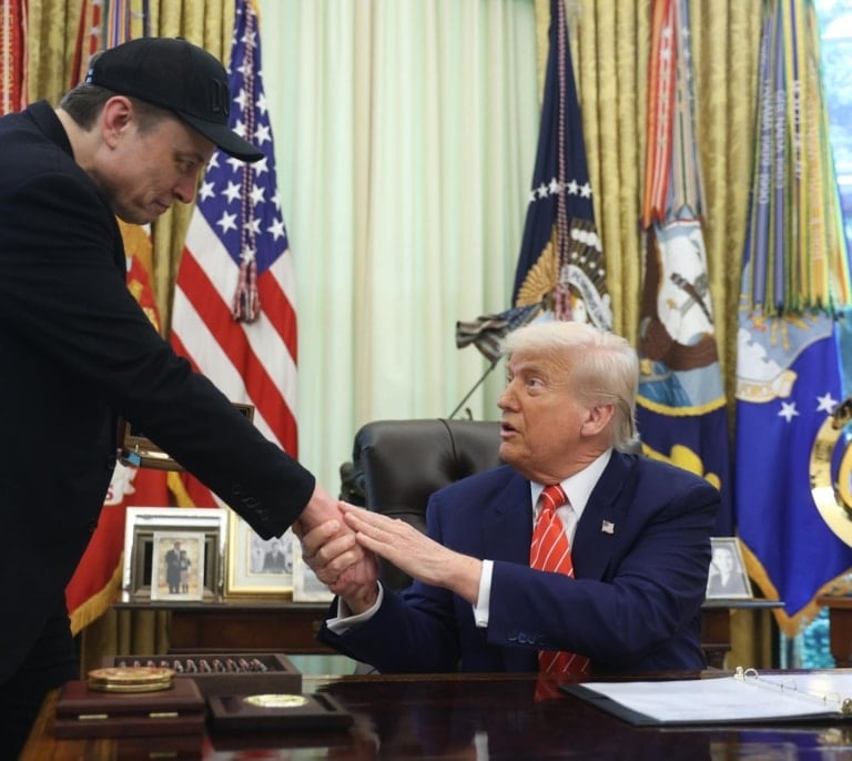 Espectacular bronca en redes de Trump y Musk seis días después de alabarse en el Despacho Oval: "Sale en los papeles de Epstein"