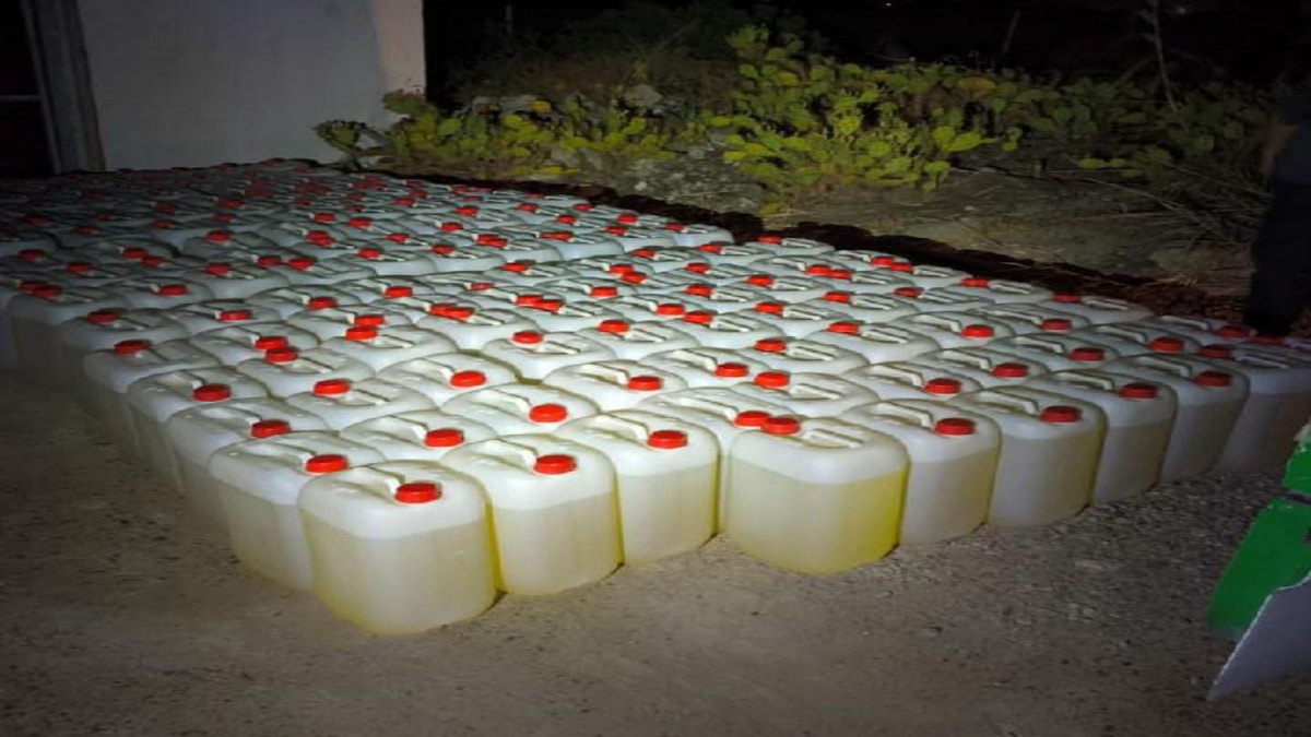 Incautadas dos narcolanchas que transportaban 13.000 litros de gasolina en Cádiz