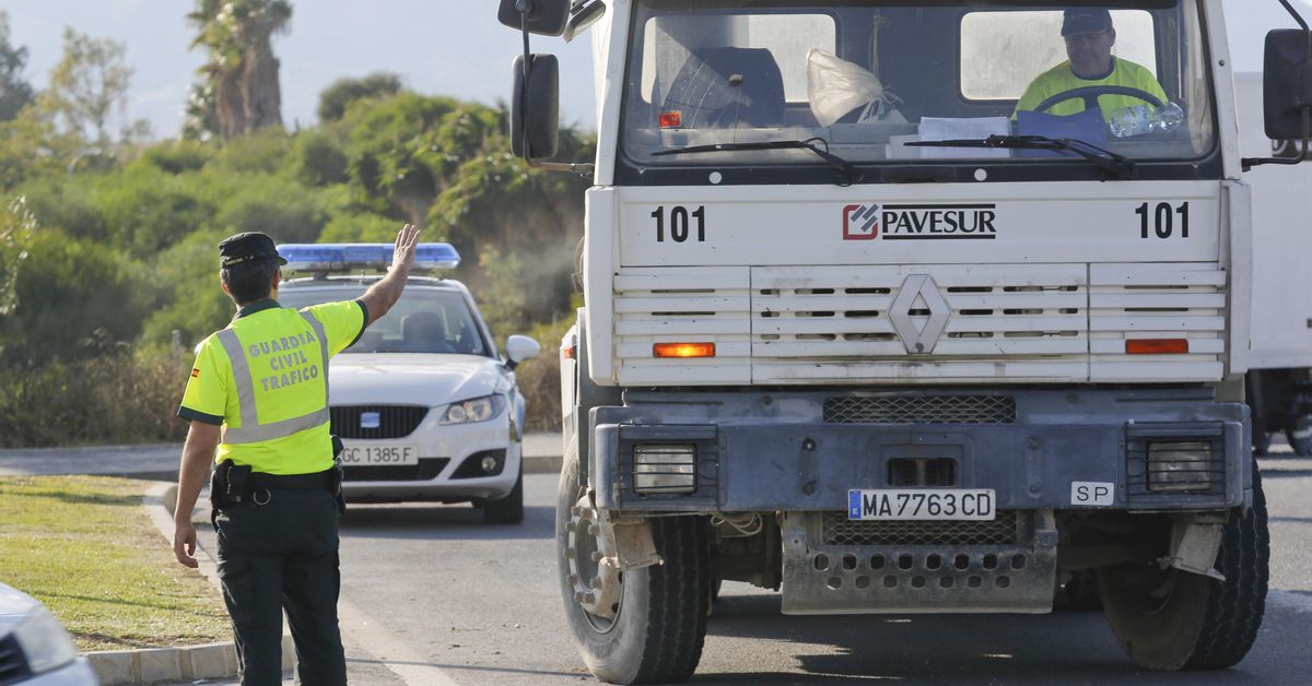 Tráfico detecta graves irregularidades en camiones durante control de peso