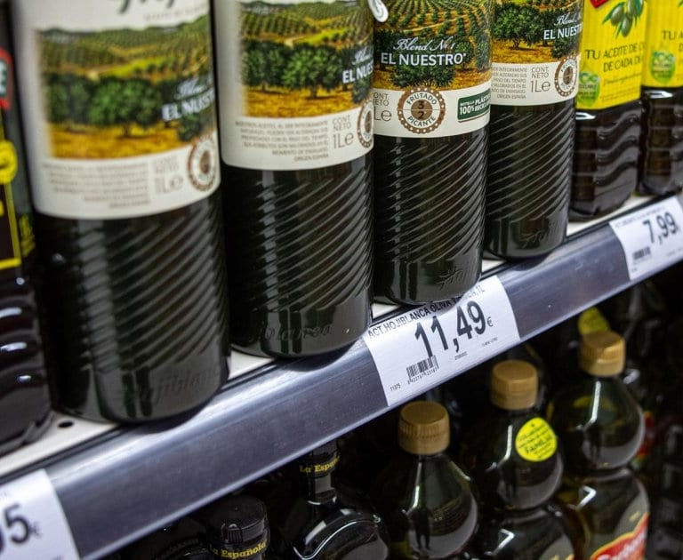 A prisión dos varones tras robar ocho botellas de aceite en un 'súper' de Valladolid