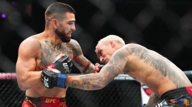 Topuria noquea a Oliveira y se corona con el segundo cinturón en la UFC