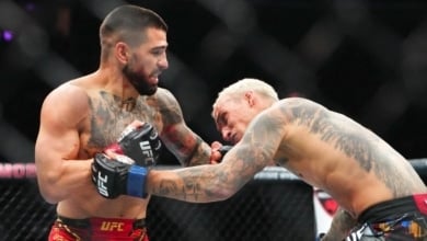 Topuria noquea a Oliveira y se corona con el segundo cinturón en la UFC
