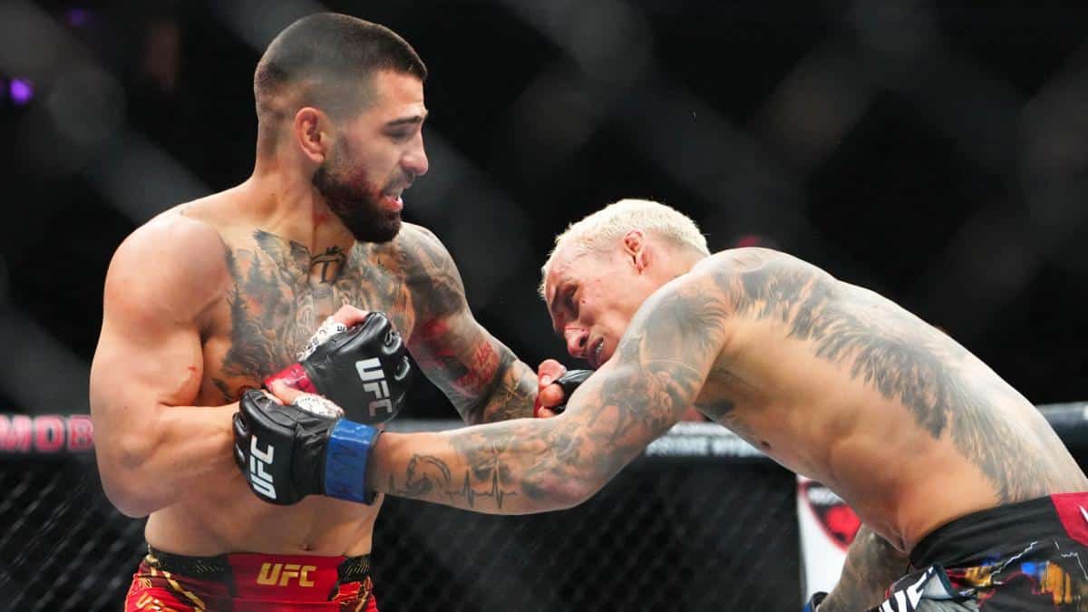 Topuria noquea a Oliveira y se corona con el segundo cinturón en la UFC