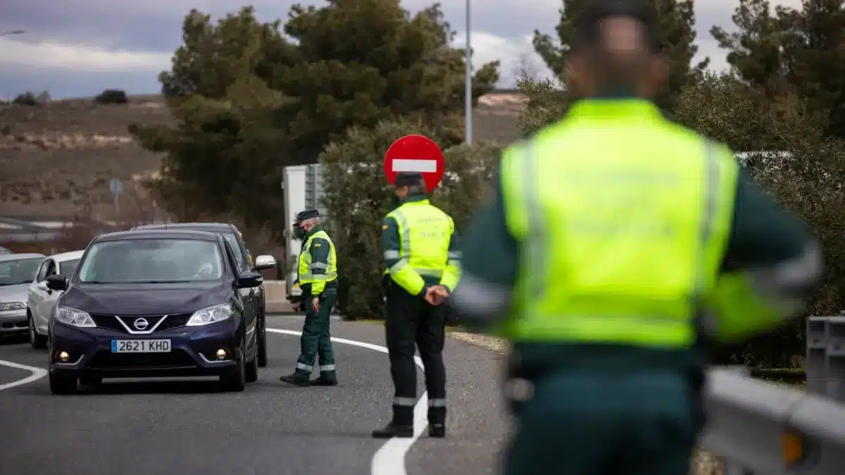 Guardia Civil multará a pasajeros de coche con hasta 500 euros, aunque no conduzcan