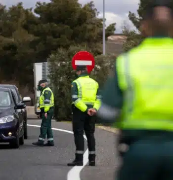 Guardia Civil multará a pasajeros de coche con hasta 500 euros, aunque [...]