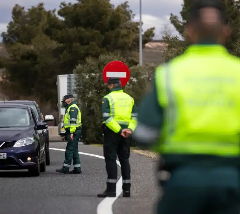 Guardia Civil multará a pasajeros de coche con hasta 500 euros, aunque no conduzcan