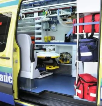 Trasladan al hospital a una trabajadora herida al quedar su mano atrapada [...]