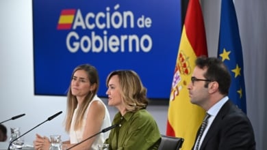 El Gobierno rebaja el tono contra Peinado y manifiesta "máxima tranquilidad" tras su petición de imputación de Bolaños