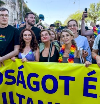 Miles de personas celebran el Orgullo en Budapest a pesar de la [...]