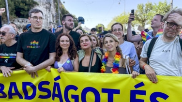 Miles de personas celebran el Orgullo en Budapest a pesar de la prohibición de Orbán