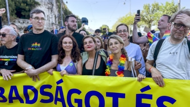 Miles de personas celebran el Orgullo en Budapest a pesar de la prohibición de Orbán