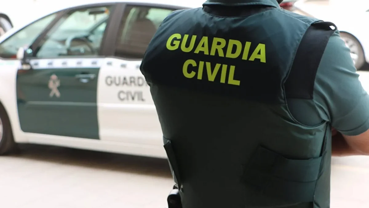 Detenidos tres vecinos de Camariñas por robos en banco, iglesia y comercios