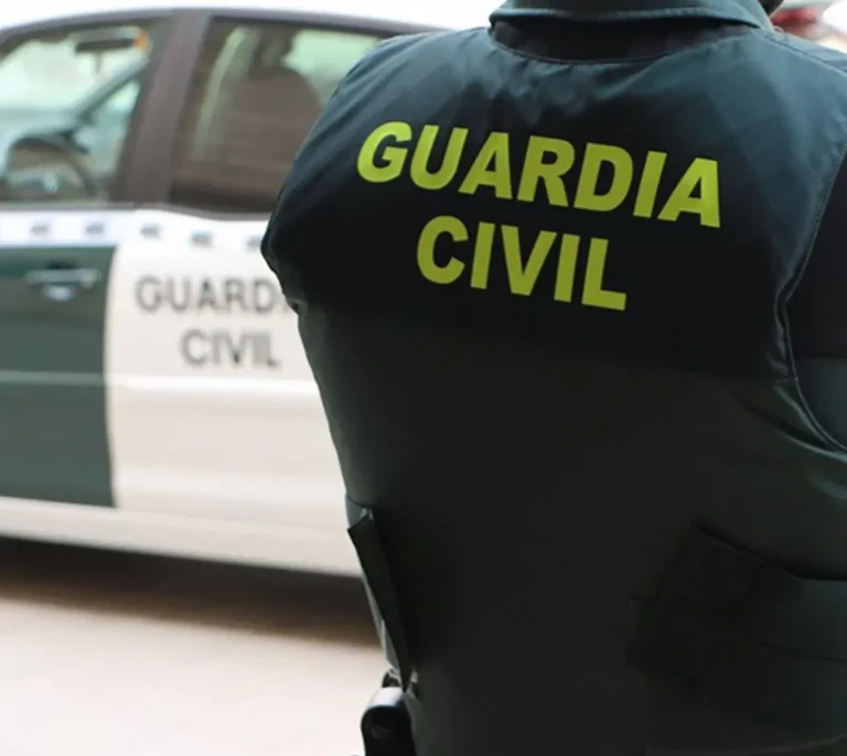 Detenidos tres vecinos de Camariñas por robos en banco, iglesia y comercios