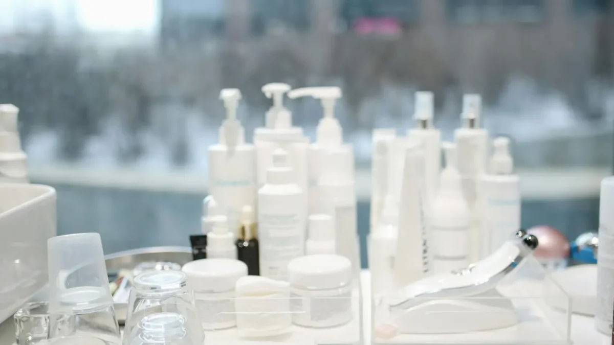 Sanidad ordena la retirada inmediata de cosméticos de cuatro marcas famosas en España