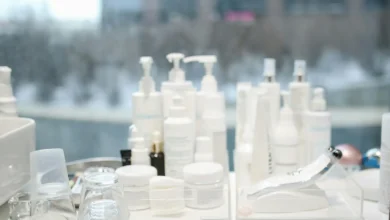 Sanidad ordena la retirada inmediata de cosméticos de cuatro marcas famosas en España