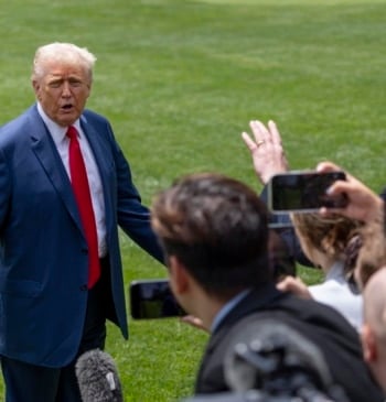 Trump tensa aún más la cuerda y dice que le parecería "genial" [...]