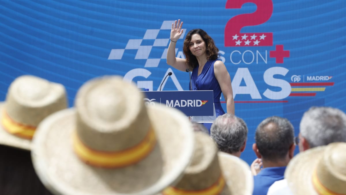 Ayuso traslada su apoyo a la Guardia Civil ante un Gobierno "sin límites": "No soportan que haga su trabajo"