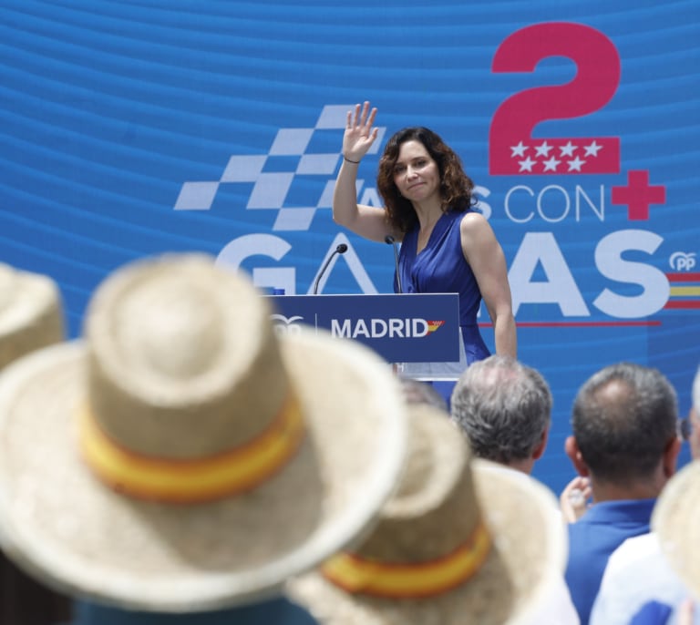 Ayuso traslada su apoyo a la Guardia Civil ante un Gobierno "sin límites": "No soportan que haga su trabajo"