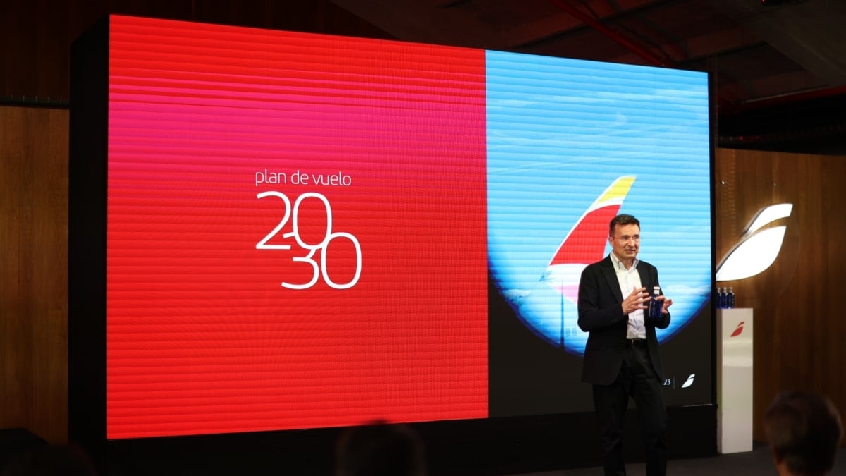 El presidente y CEO de Iberia, Marco Sansavini, ha presentado su nuevo plan estratégico: el Plan de Vuelo 2030