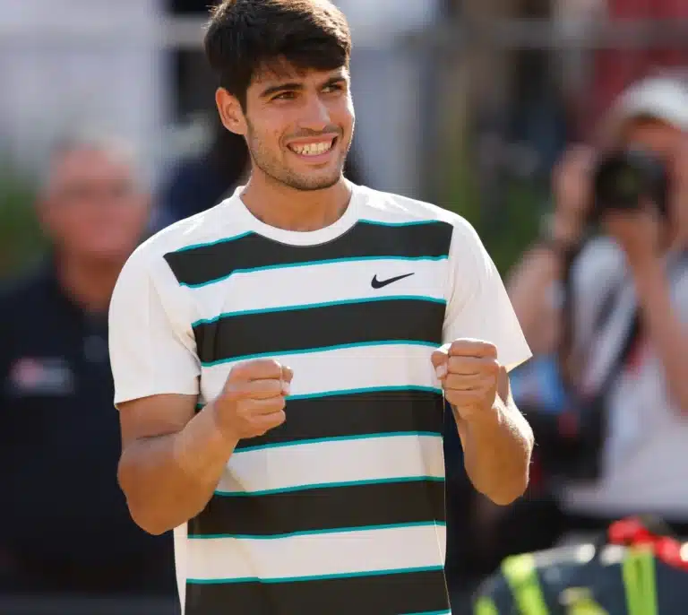Carlos Alcaraz se acerca al número uno de Sinner antes de Wimbledon
