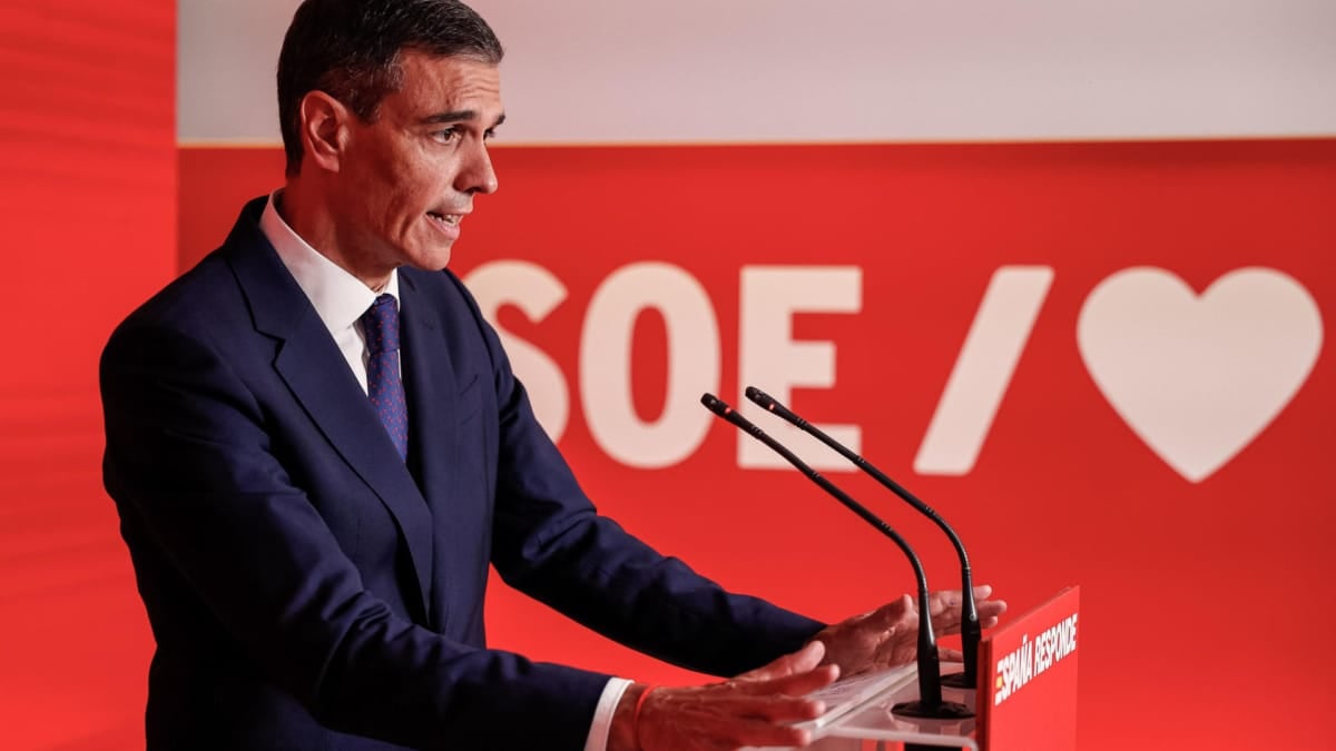 El presidente del Gobierno y líder del PSOE, Pedro Sánchez, durante la rueda de prensa ofrecida este jueves en la sede del partido.