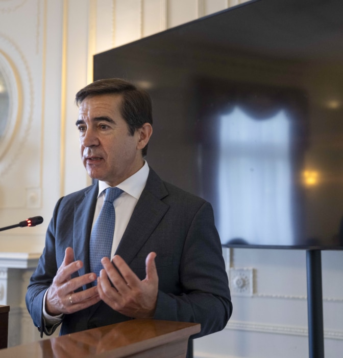 Torres (BBVA) confía en que el Gobierno no haga inviable la OPA con el Sabadell