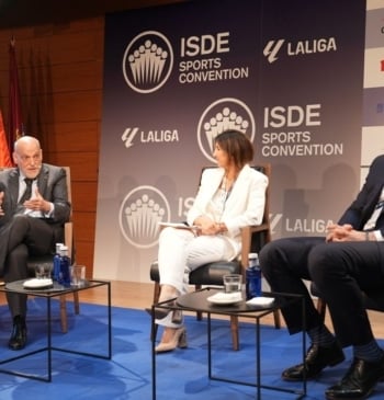 Tebas vuelve a cargar contra la Superliga impulsada por Madrid y Barça: [...]