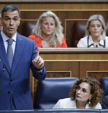 Sánchez recurre al 'y tú más' para defenderse del 'caso Cerdán' mientras [...]