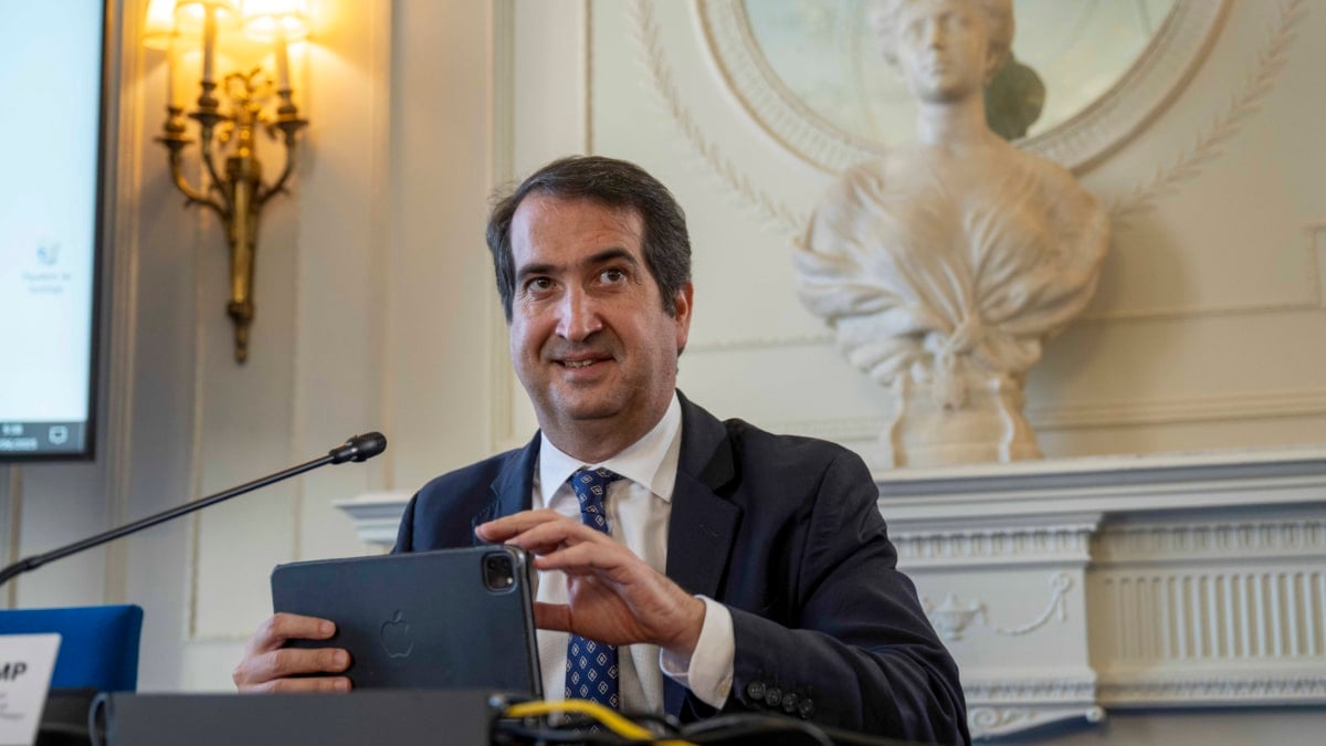 El director general de BBVA España, Peio Belausteguigoitia, durante su participación en el curso de verano que APIE celebra en la Universidad Internacional Menéndez Pelayo.
