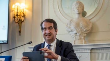 BBVA estudia si sigue adelante con la opa sobre Sabadell o lleva al Gobierno ante el Tribunal Supremo