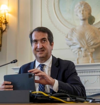 BBVA estudia si sigue adelante con la opa sobre Sabadell o lleva [...]