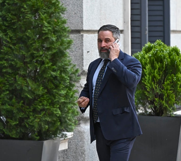 Feijóo y Abascal aumentan su pulso en Madrid mientras PP y Vox cierran acuerdos regionales