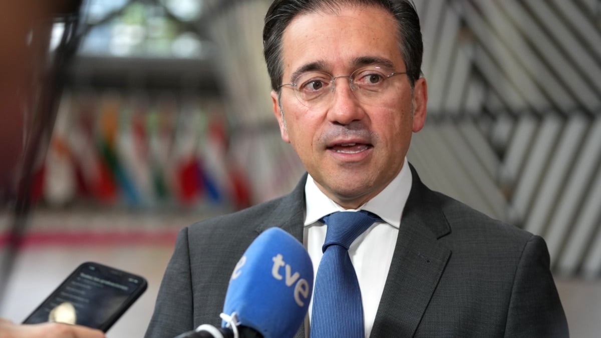 El ministro español de Exteriores, José Manuel Albares, pidió este lunes "valentía" a la Unión Europea para decir "no a la guerra y sí a la diplomacia