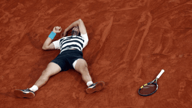 Alcaraz firma la remontada de todos los tiempos para tumbar a Sinner y ganar su segundo Roland Garros