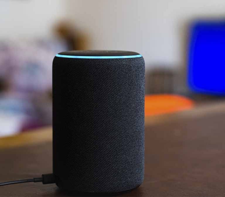 El aviso de la OCU si tienes Alexa en casa: lo notarás en la factura