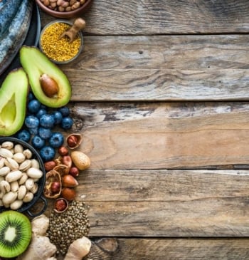 Los alimentos que no debes consumir si tienes alergia al polen
