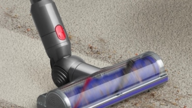 V8 Advanced: así es el aspirador escoba sin cables más vendido de Dyson que todo hogar necesita