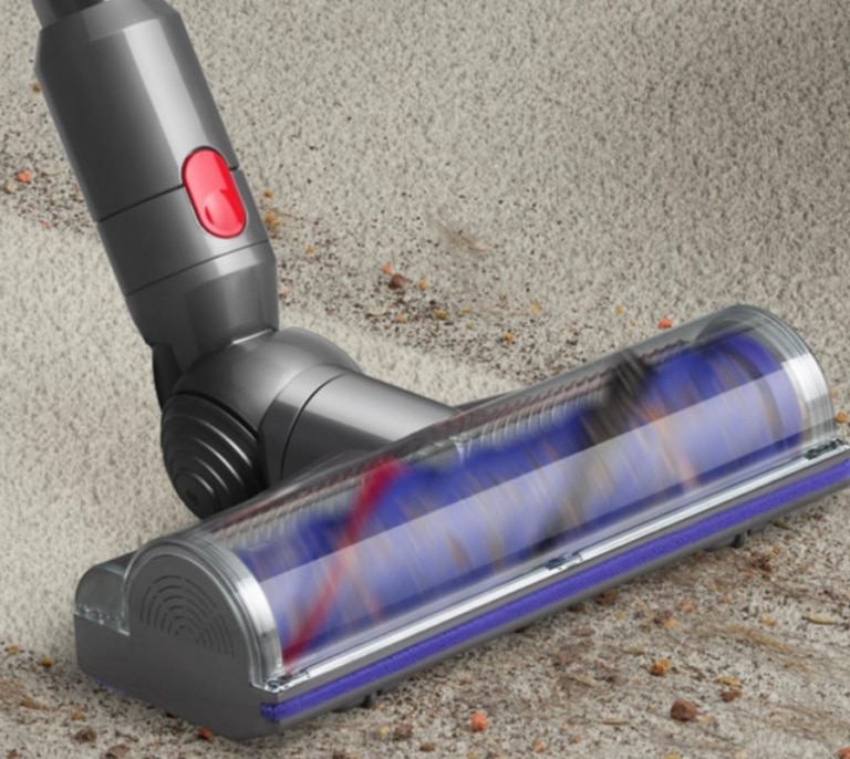 V8 Advanced: así es el aspirador escoba sin cables más vendido de Dyson que todo hogar necesita