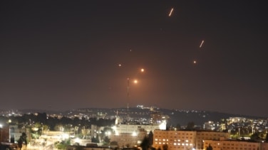 Irán responde a los ataques de Israel lanzando misiles a Jerusalén y Tel Aviv