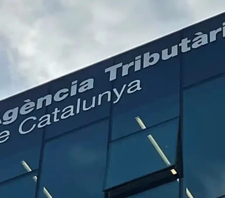 Hacienda intenta cobrar multa de padre fallecido a sus hijos