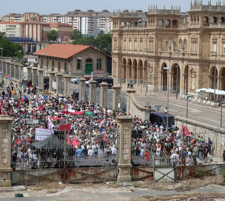 Sanitarios y profesores se plantean huir de Sanabria por la supresión del AVE matinal