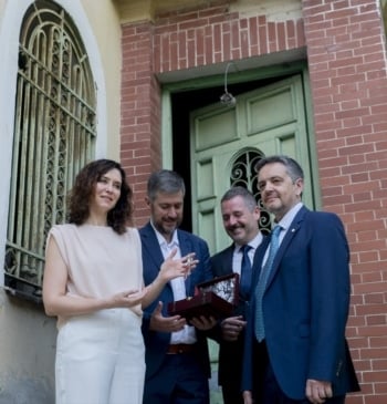 Ayuso 'toma posesión' de Velintonia, que abrirá sus puertas en el centenario [...]
