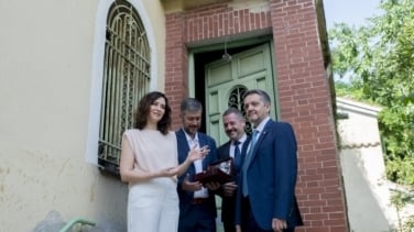 Ayuso 'toma posesión' de Velintonia, que abrirá sus puertas en el centenario de la Generación del 27