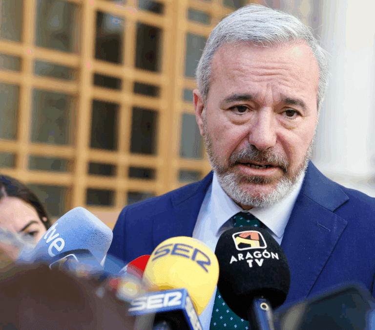 Azcón acusa al MNAC de engañar a los aragoneses y exigirá la ejecución de la sentencia de Sijena "a las buenas o a las malas"
