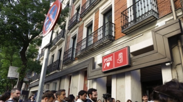 La UCO registra Ferraz en busca de correos de Santos Cerdán