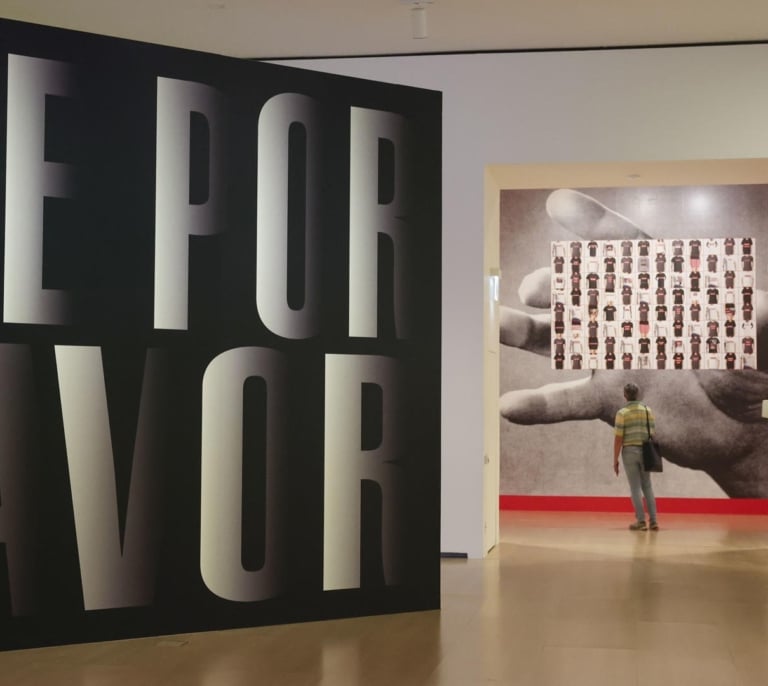 ¿Arte o cartelería? Los eslóganes críticos de Barbara Kruger llegan al Guggenheim