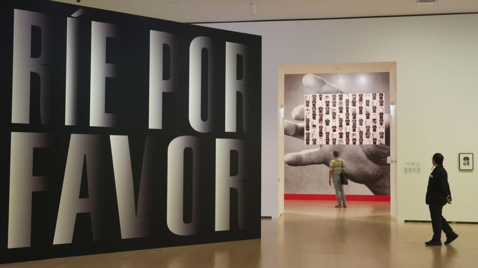 ¿Arte o cartelería? Los eslóganes críticos de Barbara Kruger llegan al Guggenheim