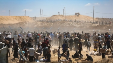 Tropas israelíes matan a al menos 30 gazatíes al atacar puntos de distribución de ayuda en Rafah y Netzarim