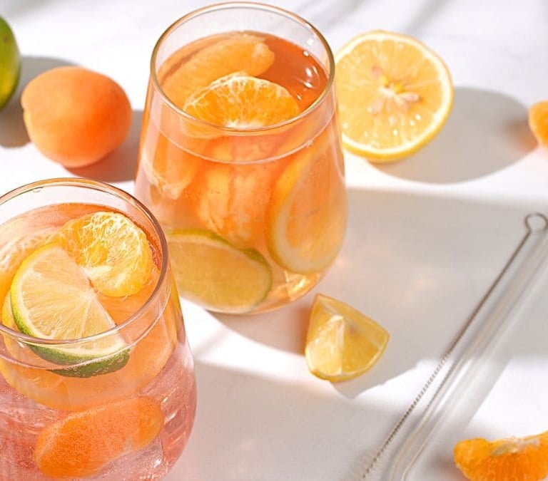 Estas son las bebidas que debes consumir para no deshidratarte en verano