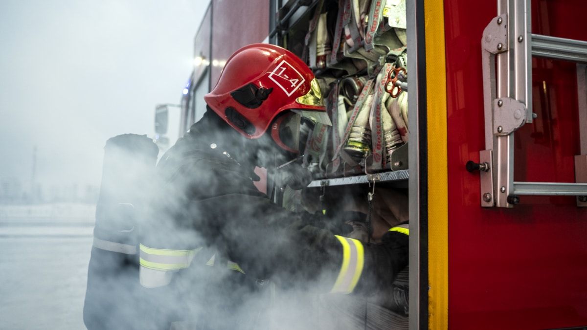 Bombero listo para su misión.